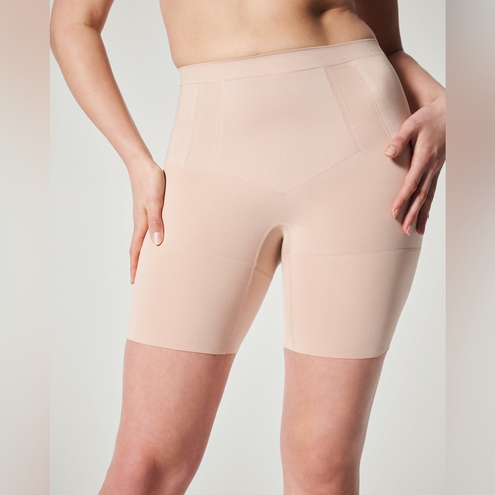 Spanx shapewear, OnCore Mid-Thigh Short, medium, soft nude